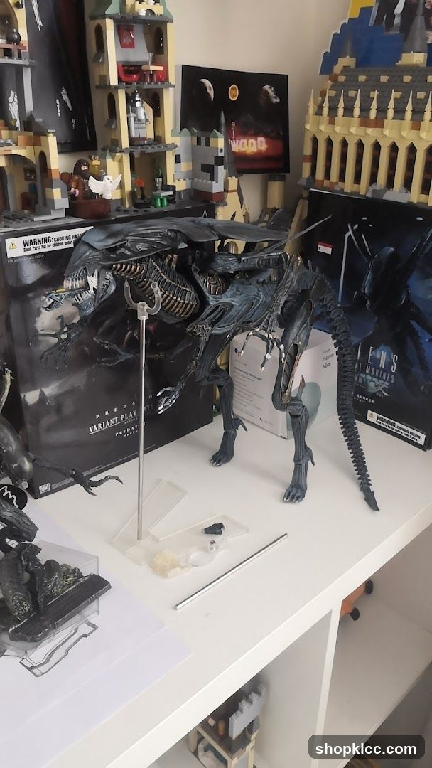 Alien Action Figure Display