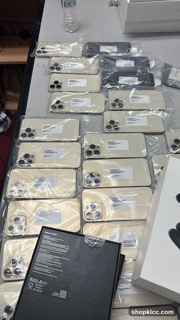 iPhone Packaging Display