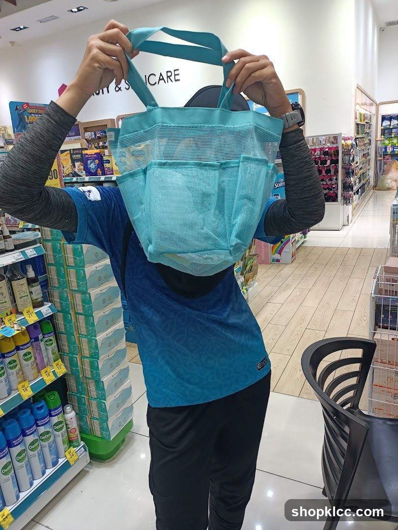 Person holding a mesh tote bag