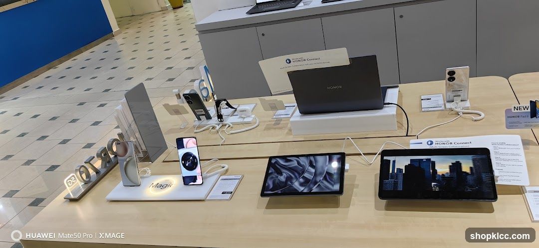 Honor Electronics Display Table