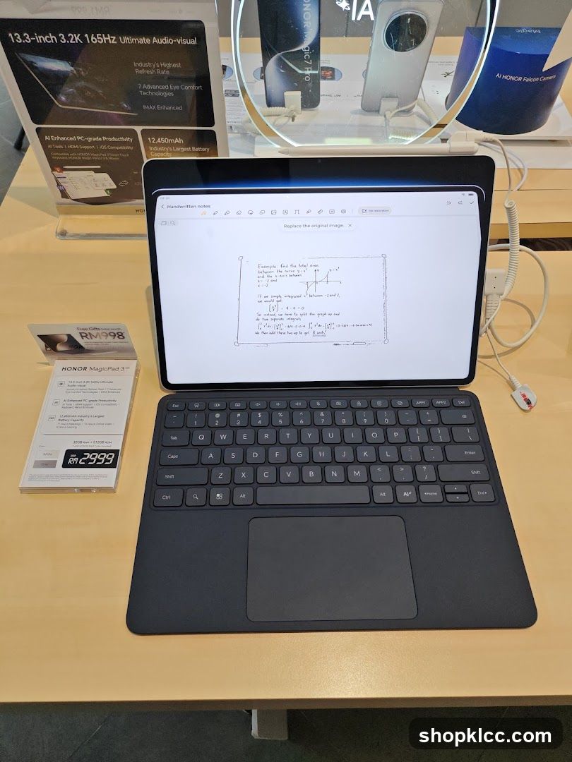 Honor MagicPad 3 display in store