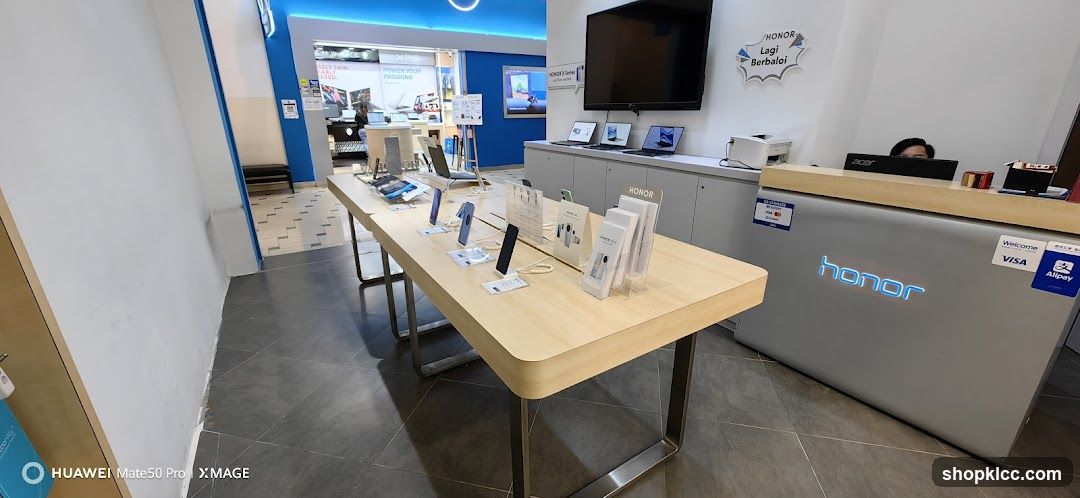 Honor Store Interior