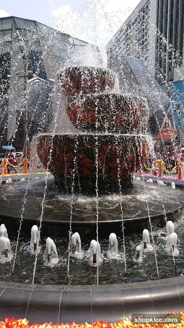 Fountain with Water Sprays