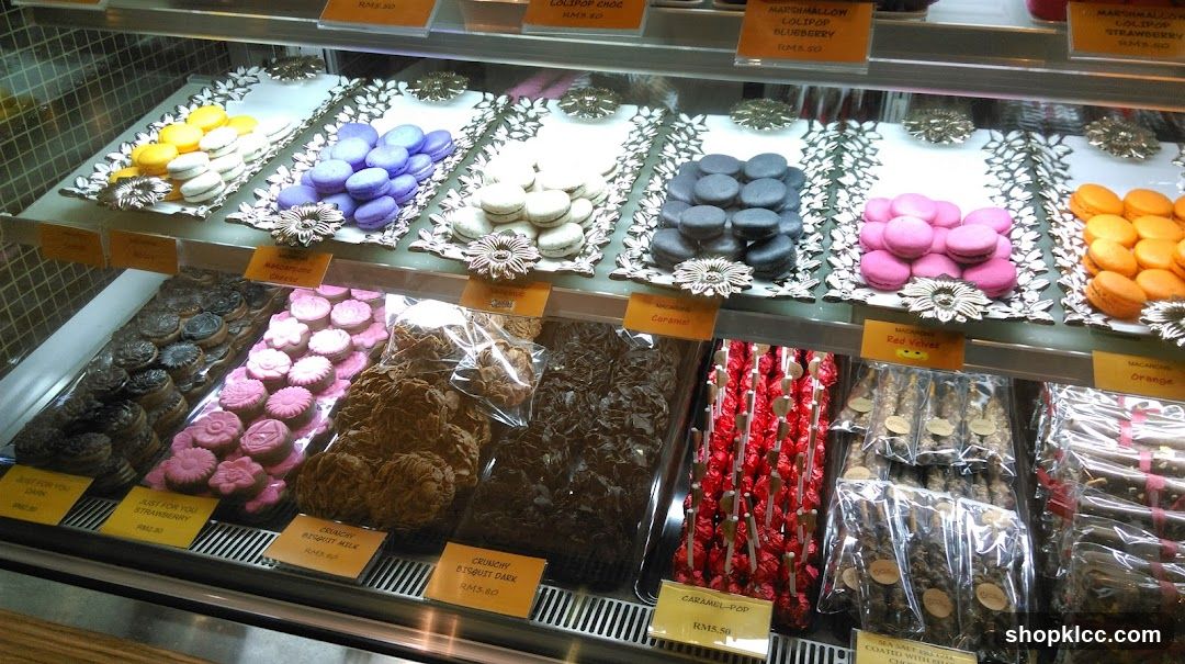 Macaron and Pastry Display Case