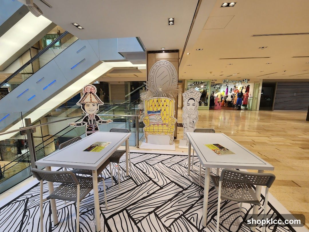 Shopping Mall Interior Display