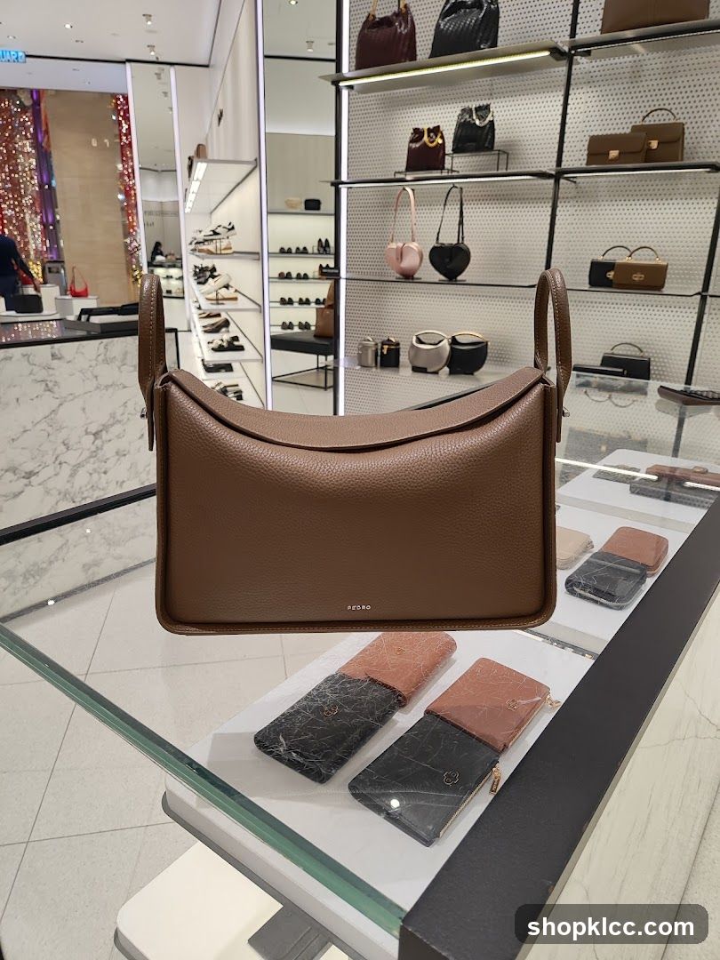 BAG DISPLAY IN RETAIL STORE