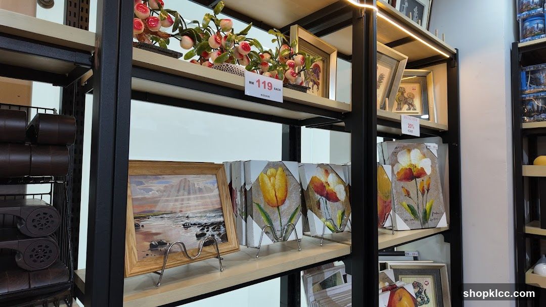 Decorations and Artwork on Shelves