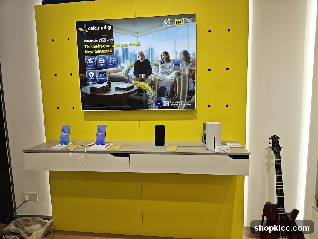 CelcomDigi Store Display