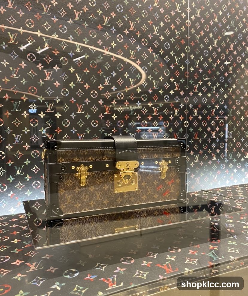 Louis Vuitton Trunk Display