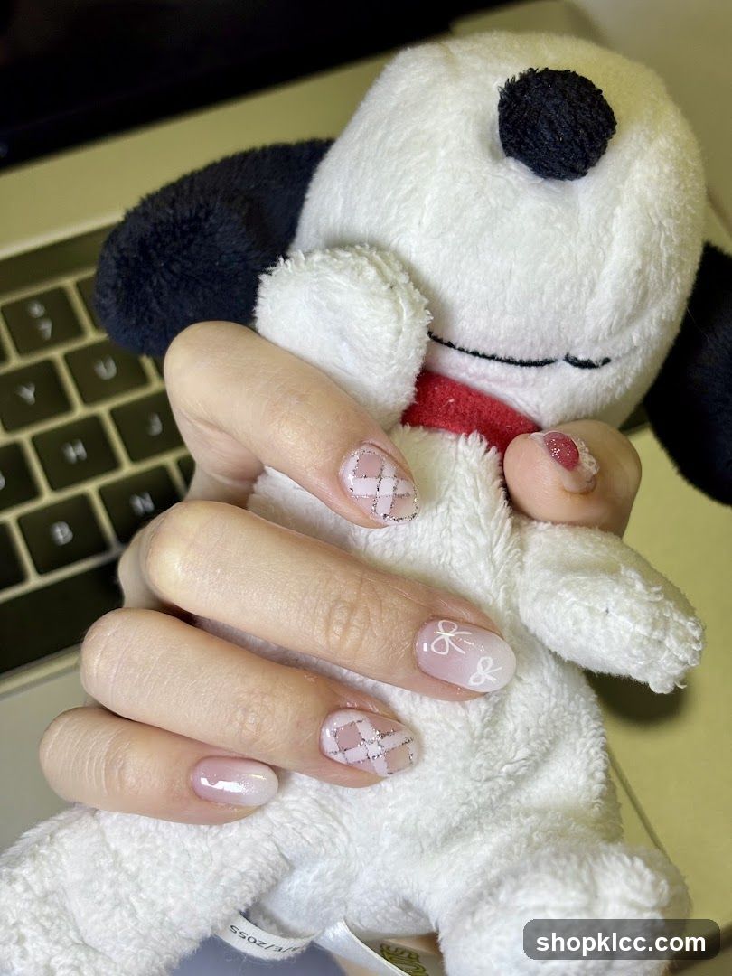 Nail Art with Snoopy Plush Toy