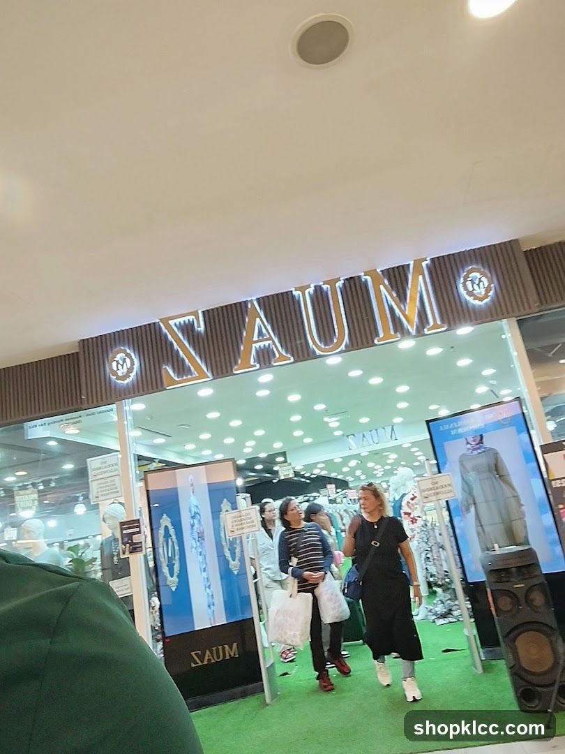 Saum Storefront