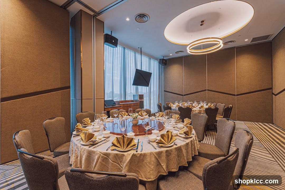 Elegant Dining Room Setup