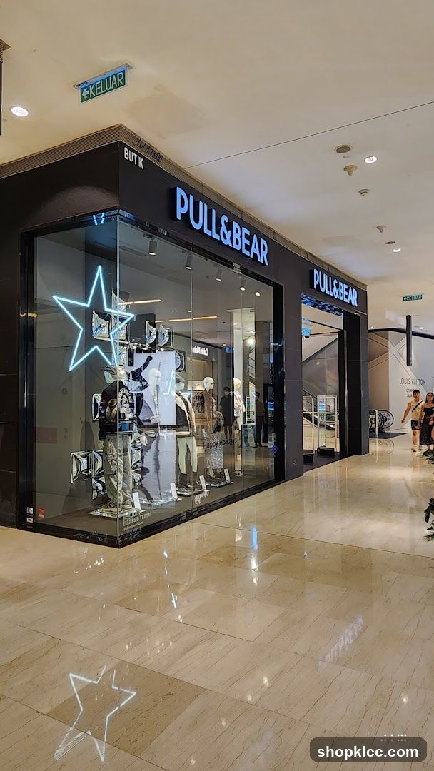 Pull & Bear Storefront