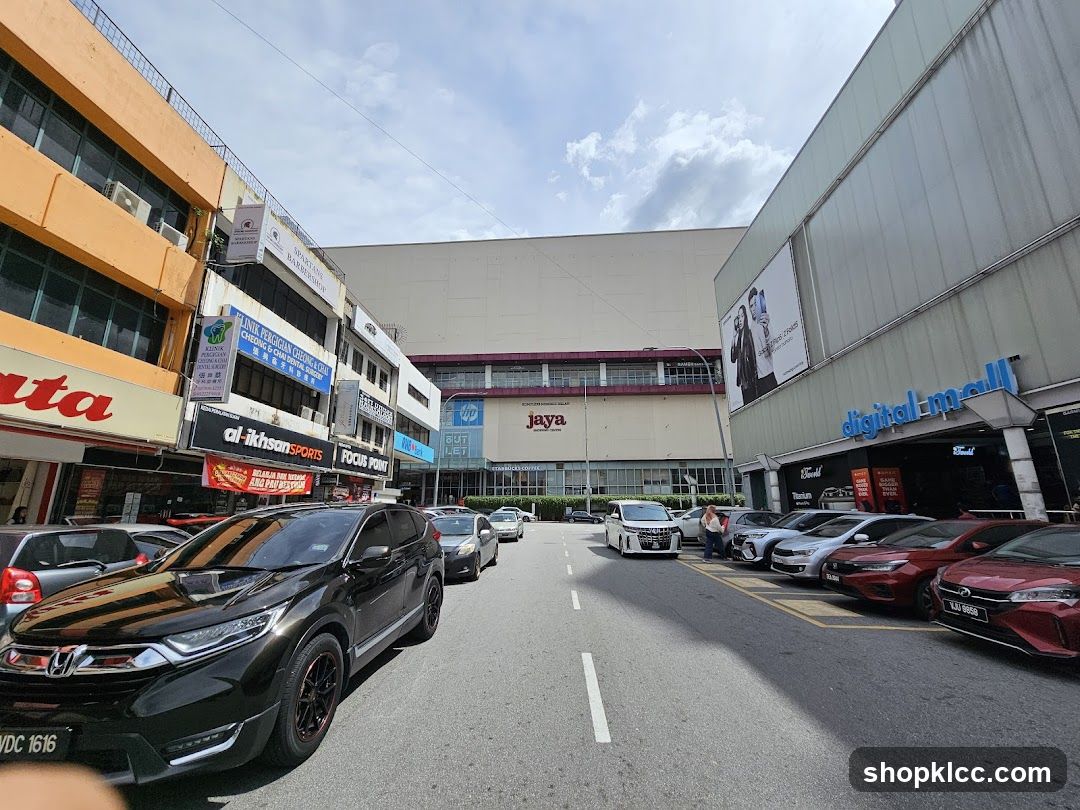 Street View of Digital Mall and Surrounding Shops