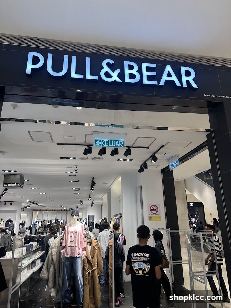 Pull & Bear Storefront