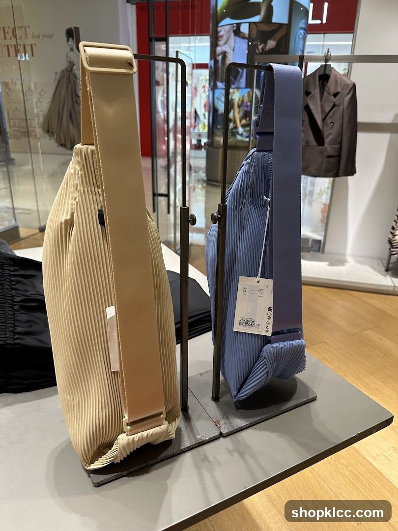 BAG DISPLAY IN RETAIL STORE