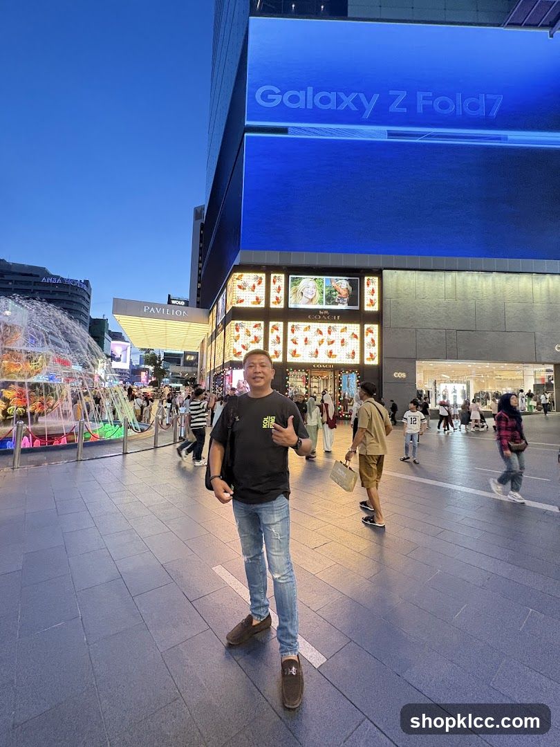 Urban Evening Scene with Galaxy Z Fold7 Signage