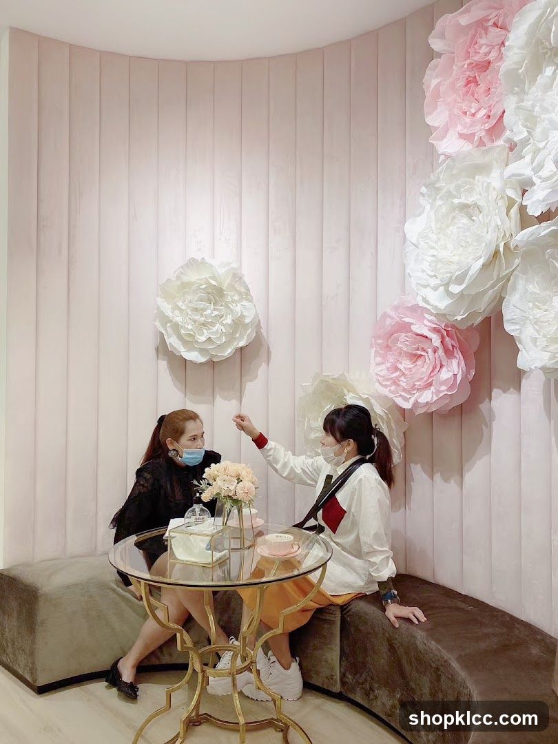 Two women sitting at a table in a cafe