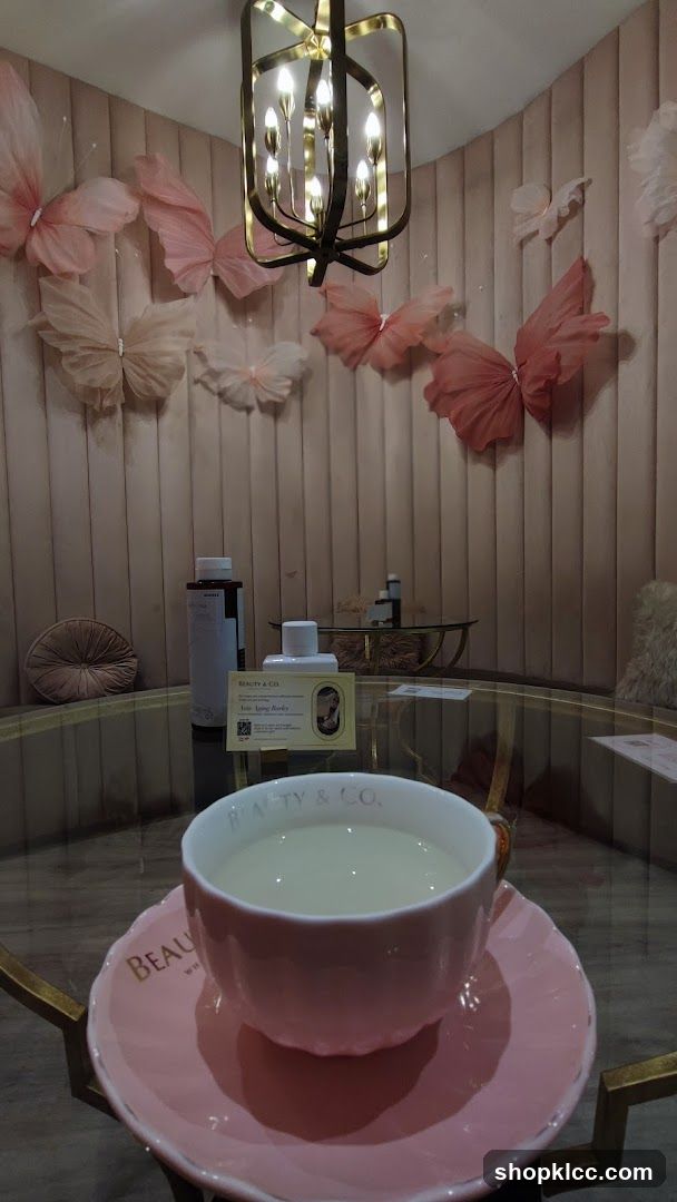 Beauty and Co. Interior