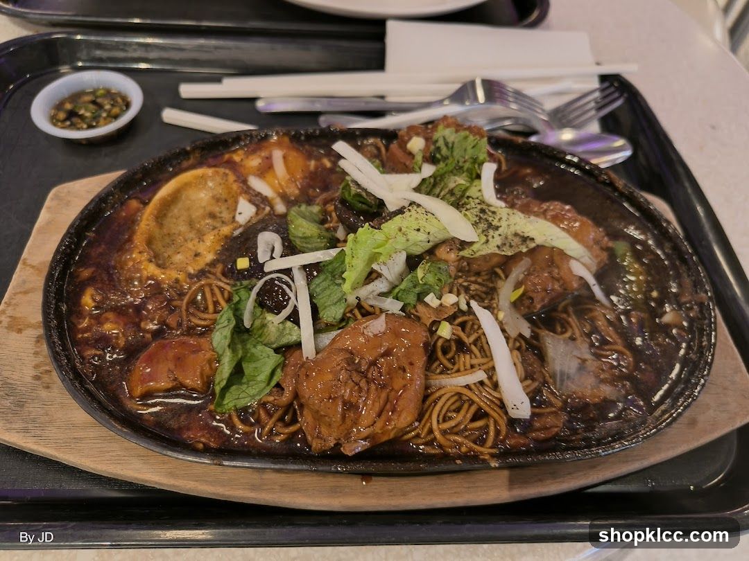 Sizzling Noodles with Egg and Meat