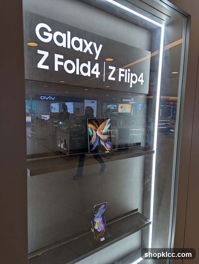Samsung Galaxy Z Fold4 and Z Flip4 Display