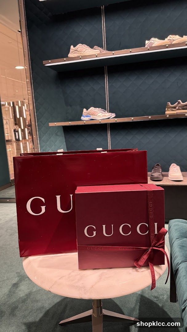 Gucci Shopping Bags and Box