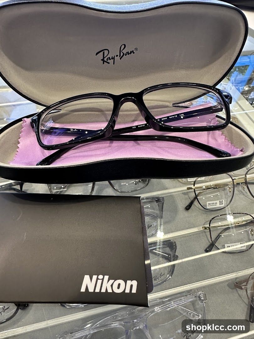 Eyeglasses Display