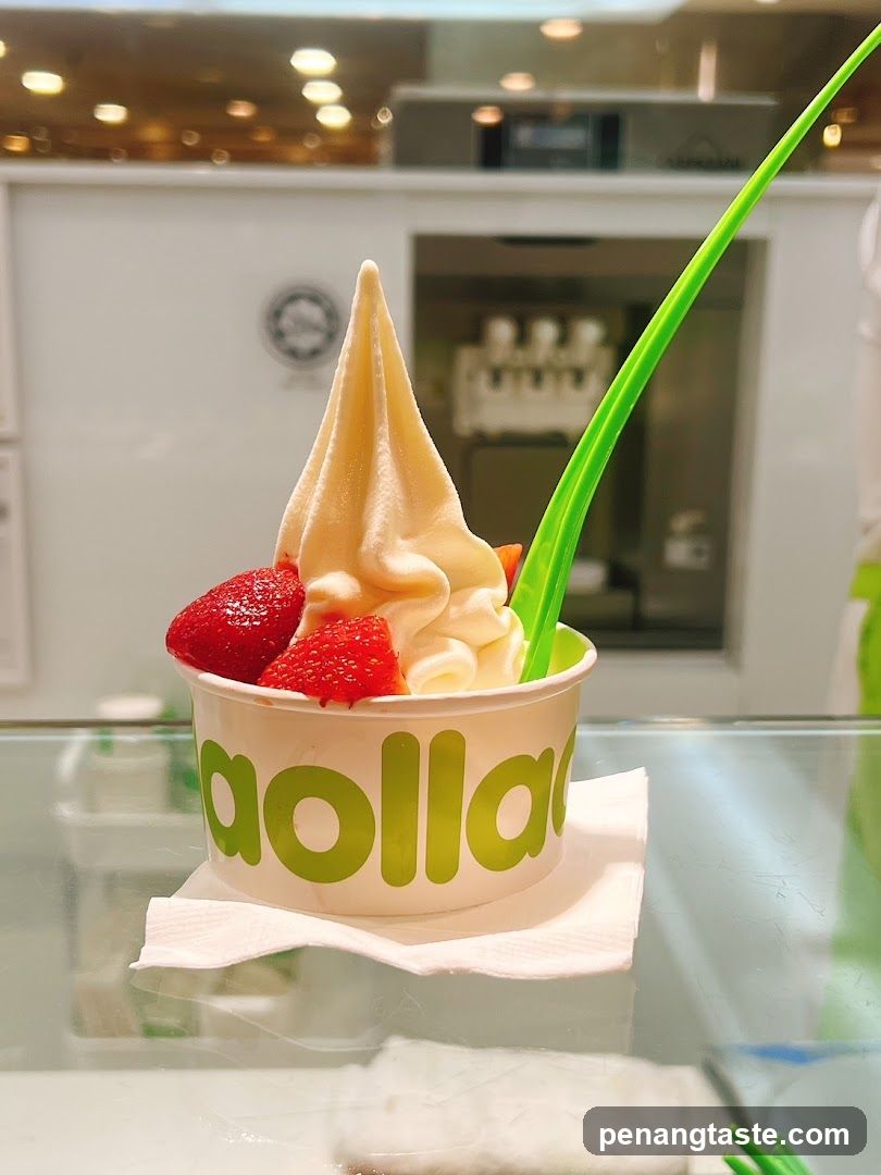 Frozen Yogurt with Strawberries