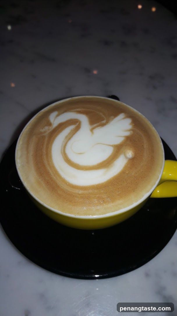 Latte with Swan Art