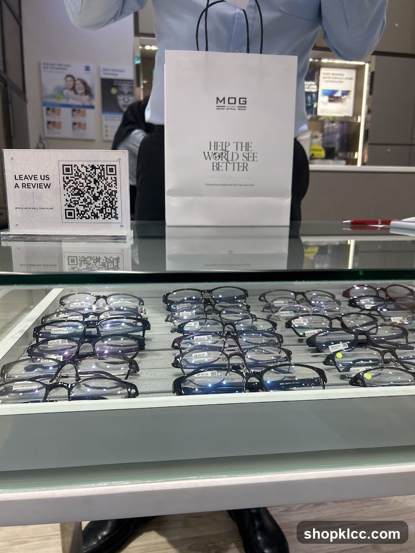 Eyeglasses Display