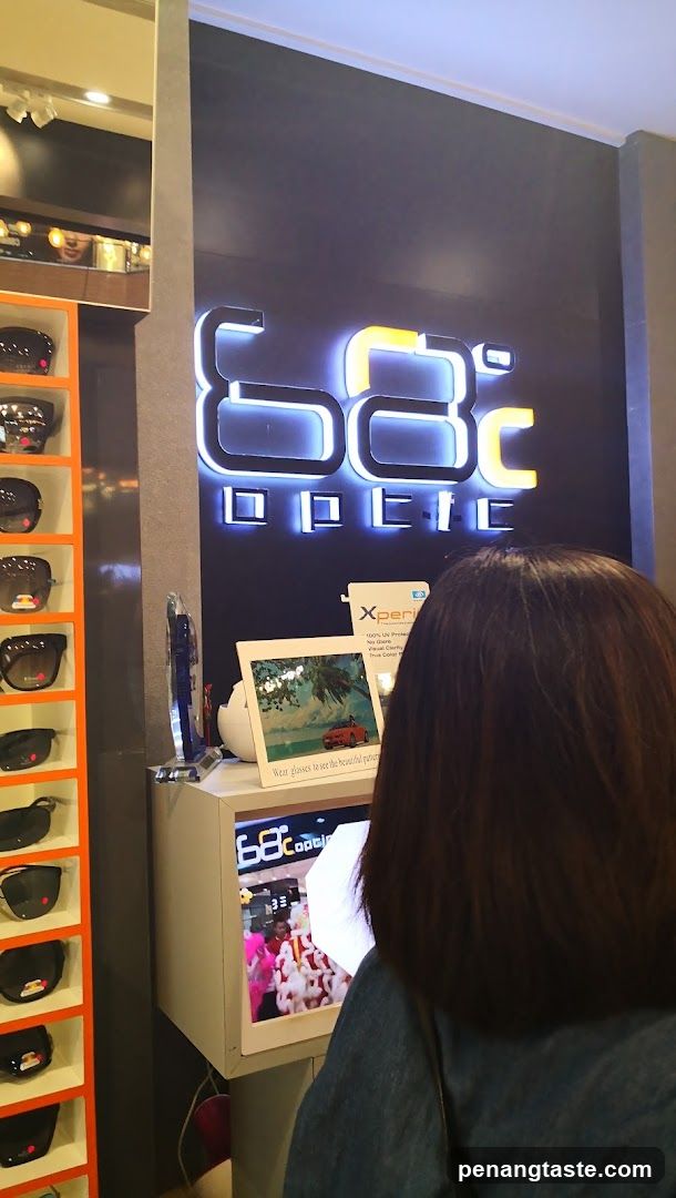 Optics store display