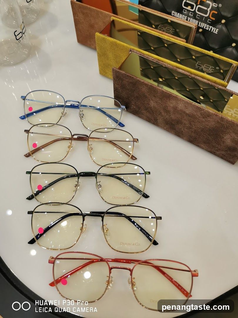 Eyeglasses Display