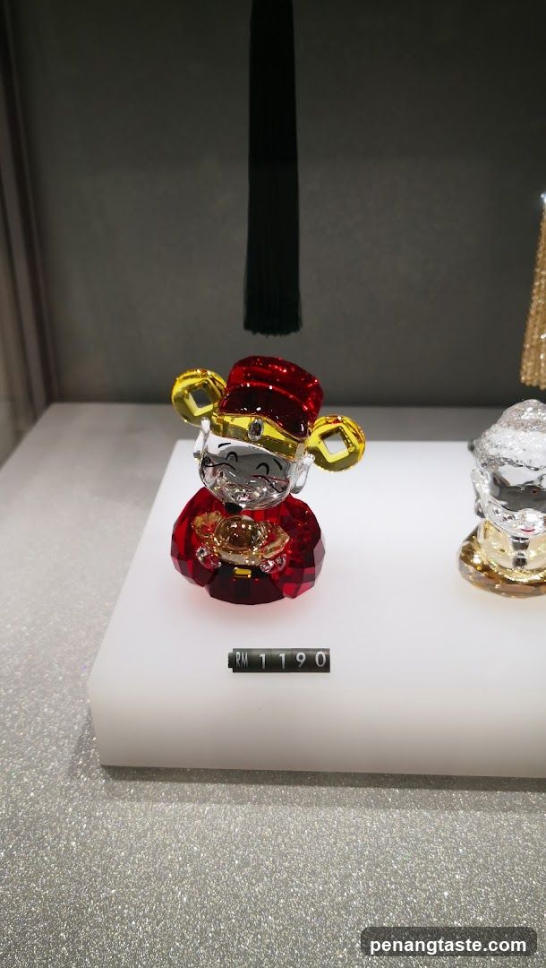 Crystal figurine with price tag