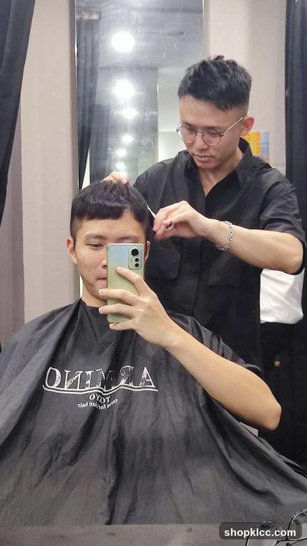Barber cutting client's hair
