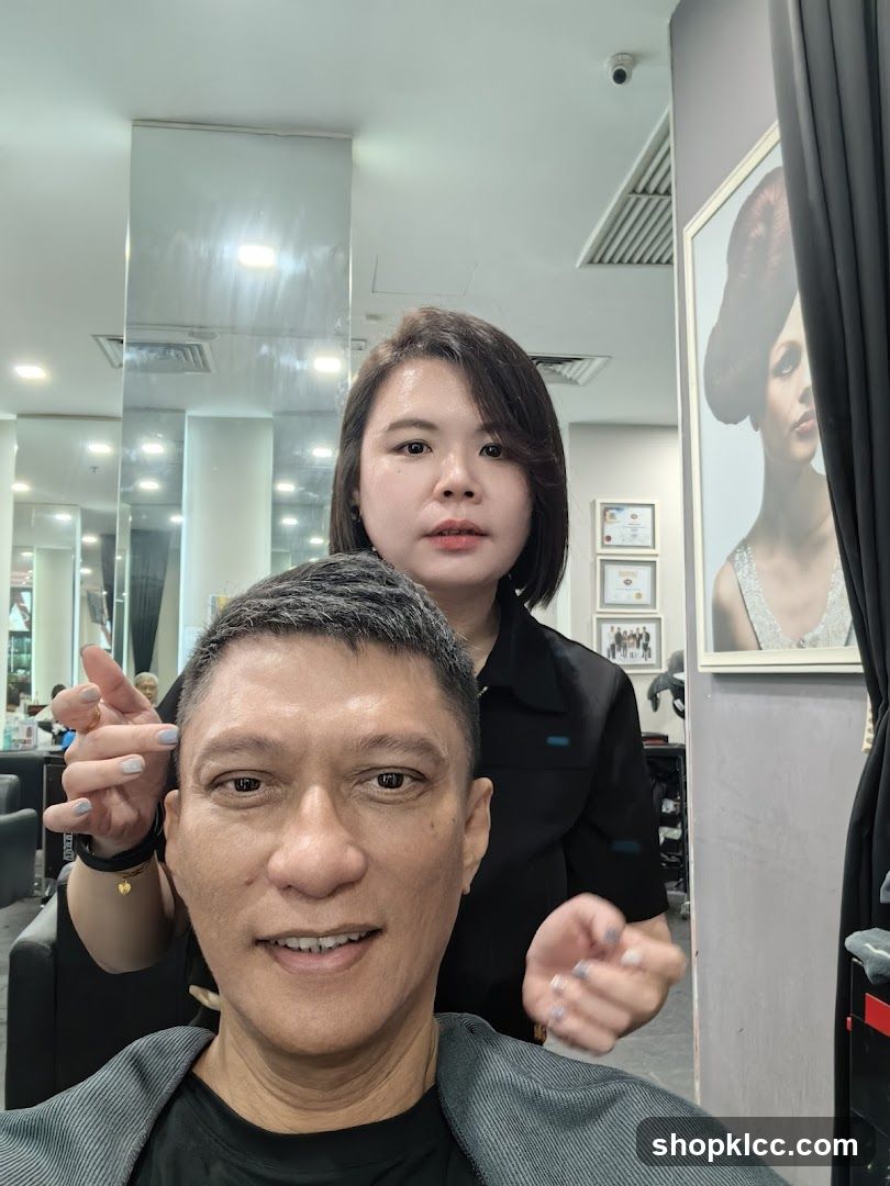 Hairdresser with client