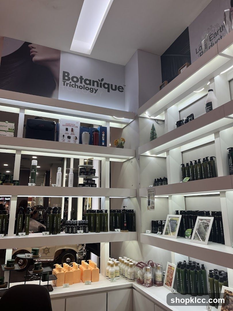 Botanique Trichology Store Display