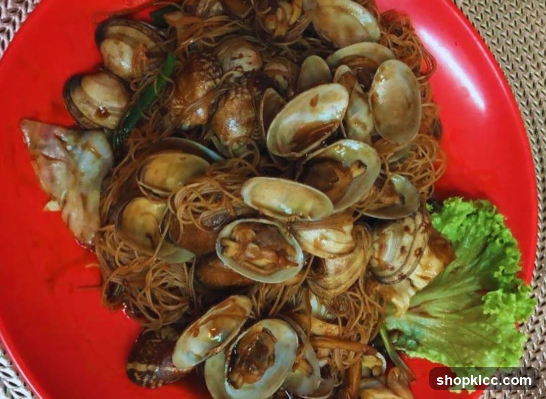 Clam Fried Noodles with Garnish