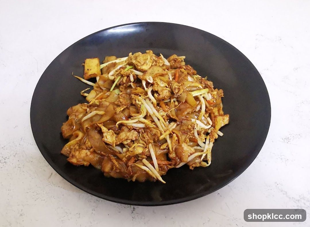 Stir-fried Rice Noodles with Tofu and Egg