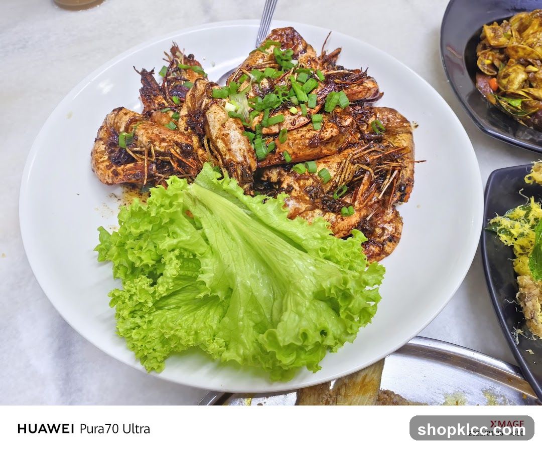 Grilled Shrimp with Lettuce Garnish