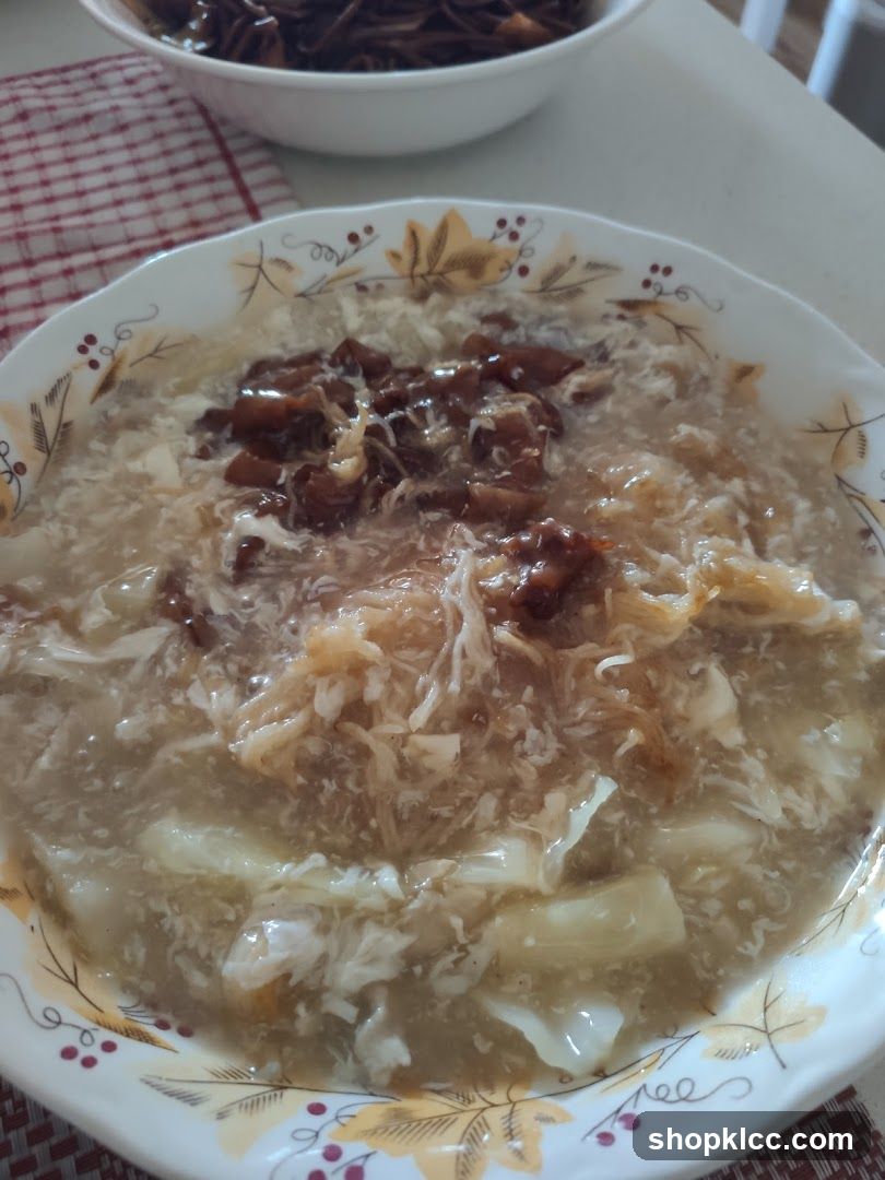 Soup with Tofu and Dried Shrimp