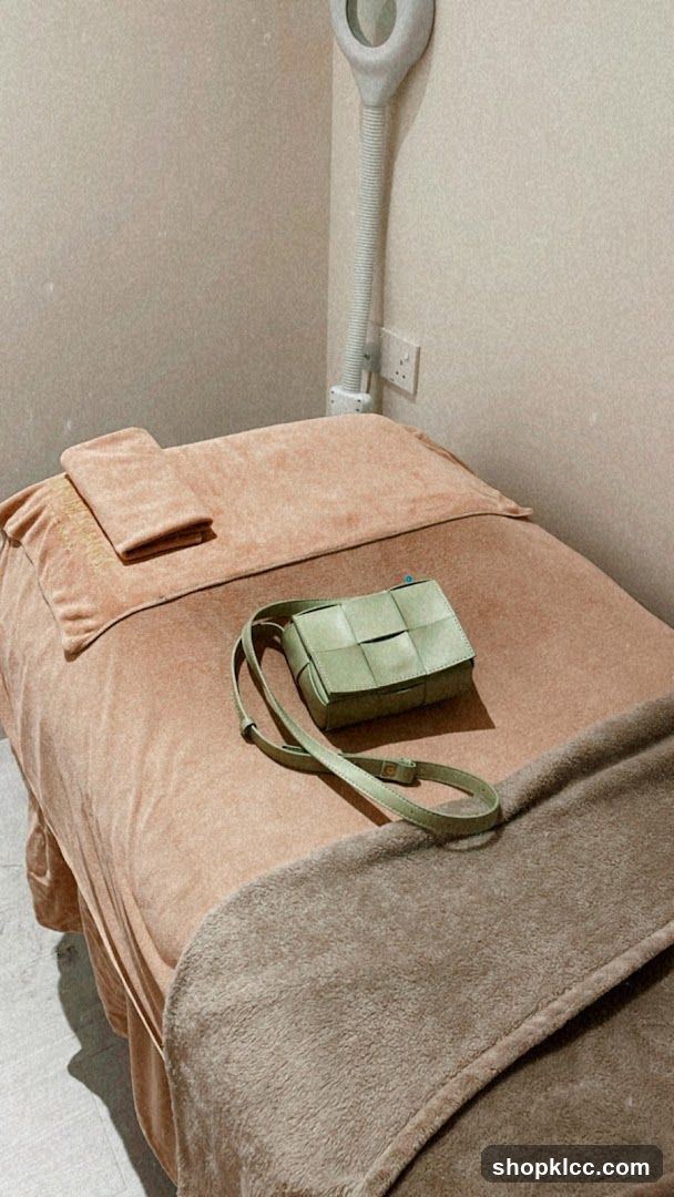 Spa Bed with Handbag