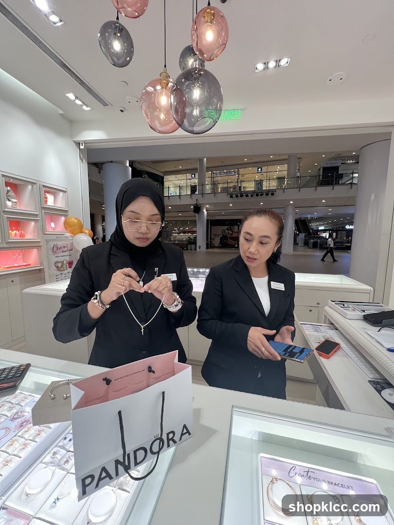 Pandora Store Employees