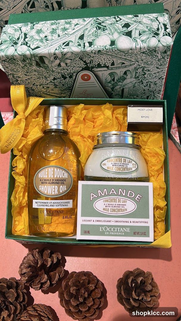 L'Occitane Almond Gift Set