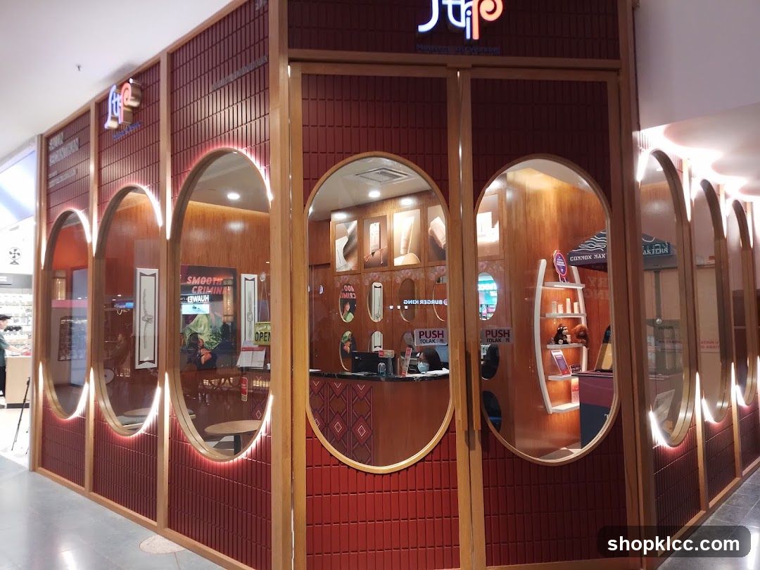 Strip Sunway Pyramid