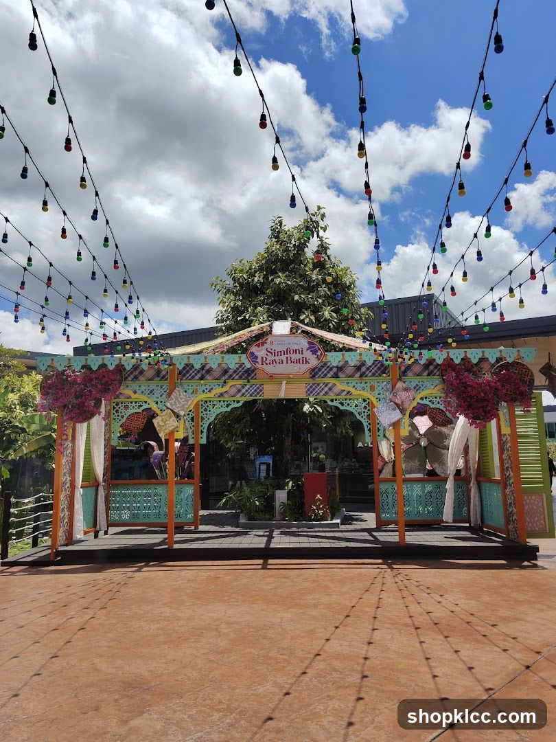 Sinfoni Raya Batik Display