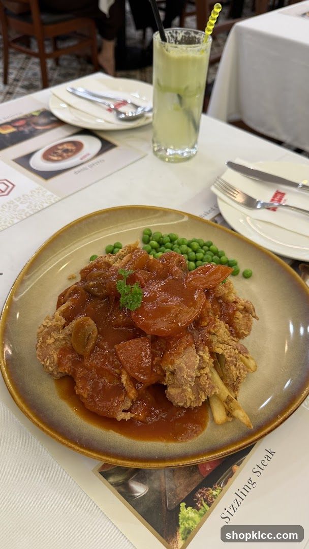 Fried Chicken with Sauce and Peas