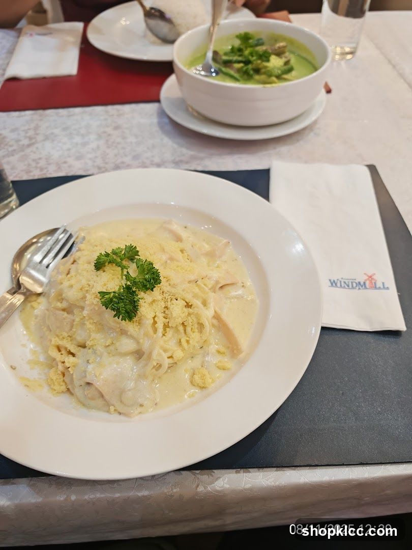 Creamy Pasta and Green Soup