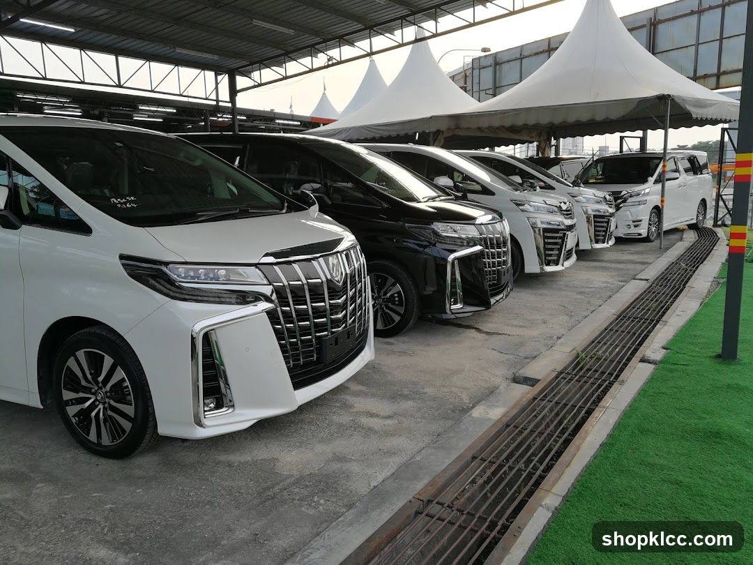 Toyota Alphard lineup display
