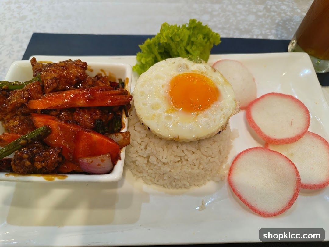 Stir-fried dish with rice and egg