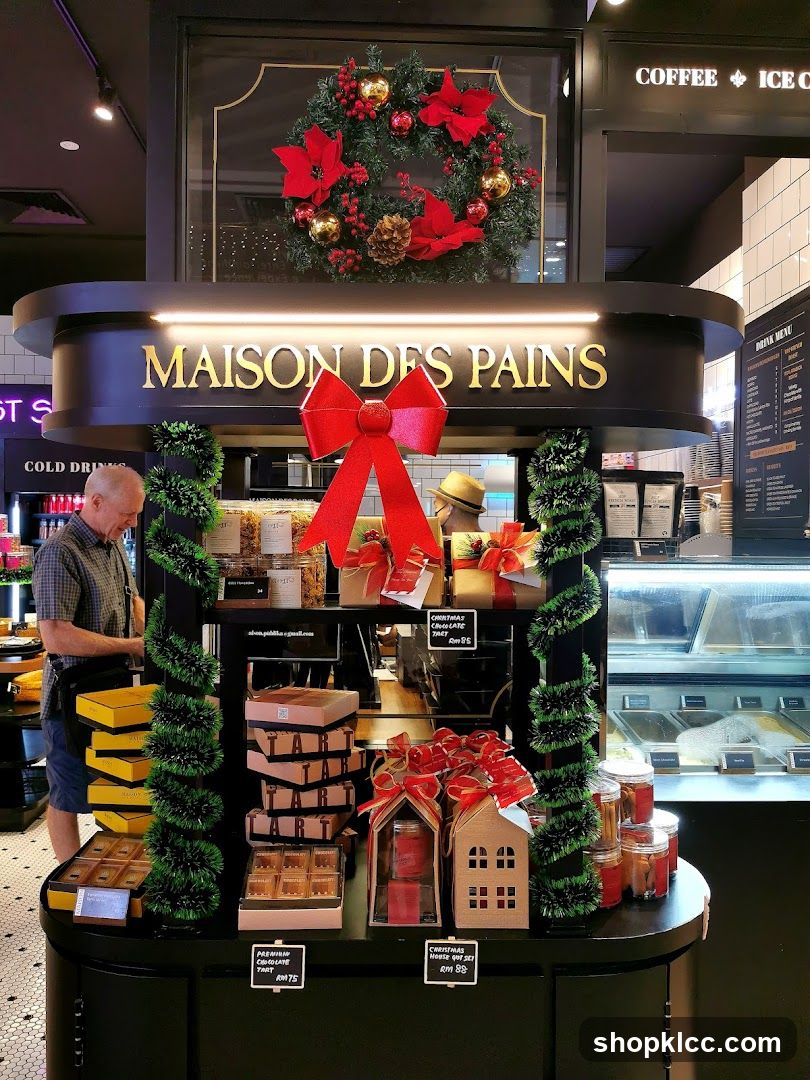 Maison des Pains Holiday Display